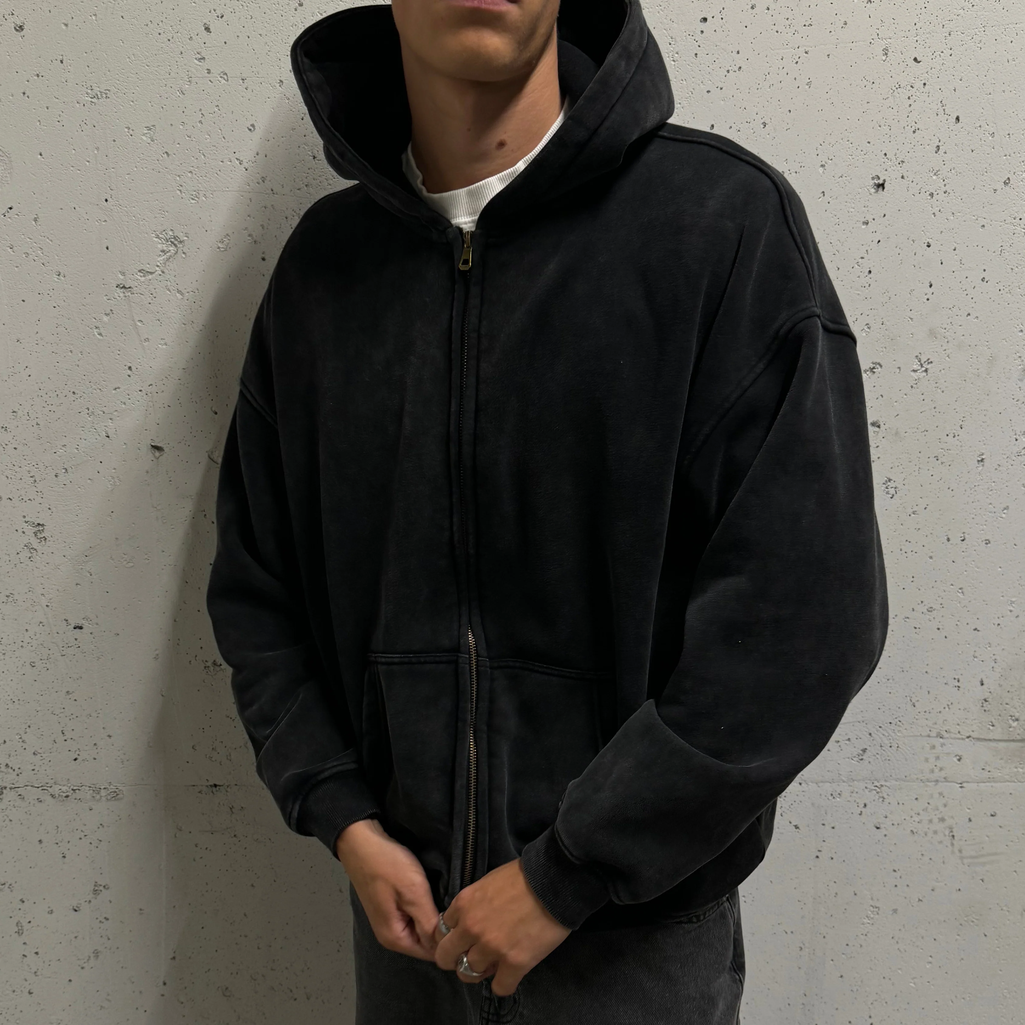 BLACK CLEAN ZIPPER HOODIE - Image 3